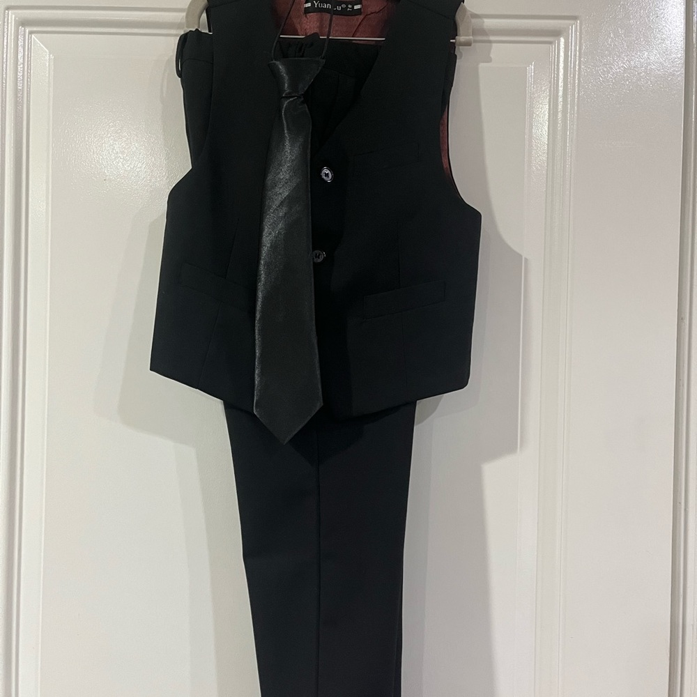 Boy’s black suit- size 7